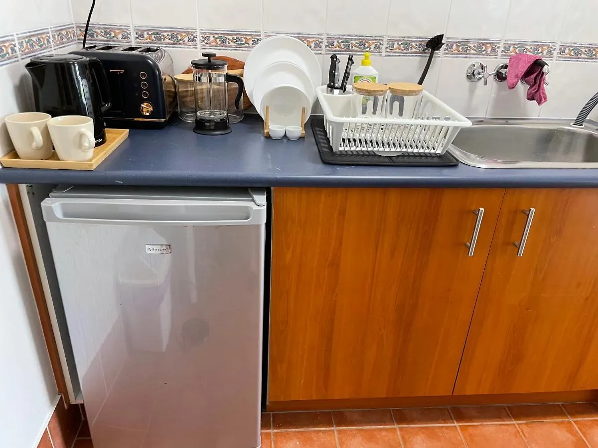 Camelot - Homestay - Double Room, Private Bathroom And Private Kitchenette On Ground Floor Of Our Home Jimboomba 0*,  Australia