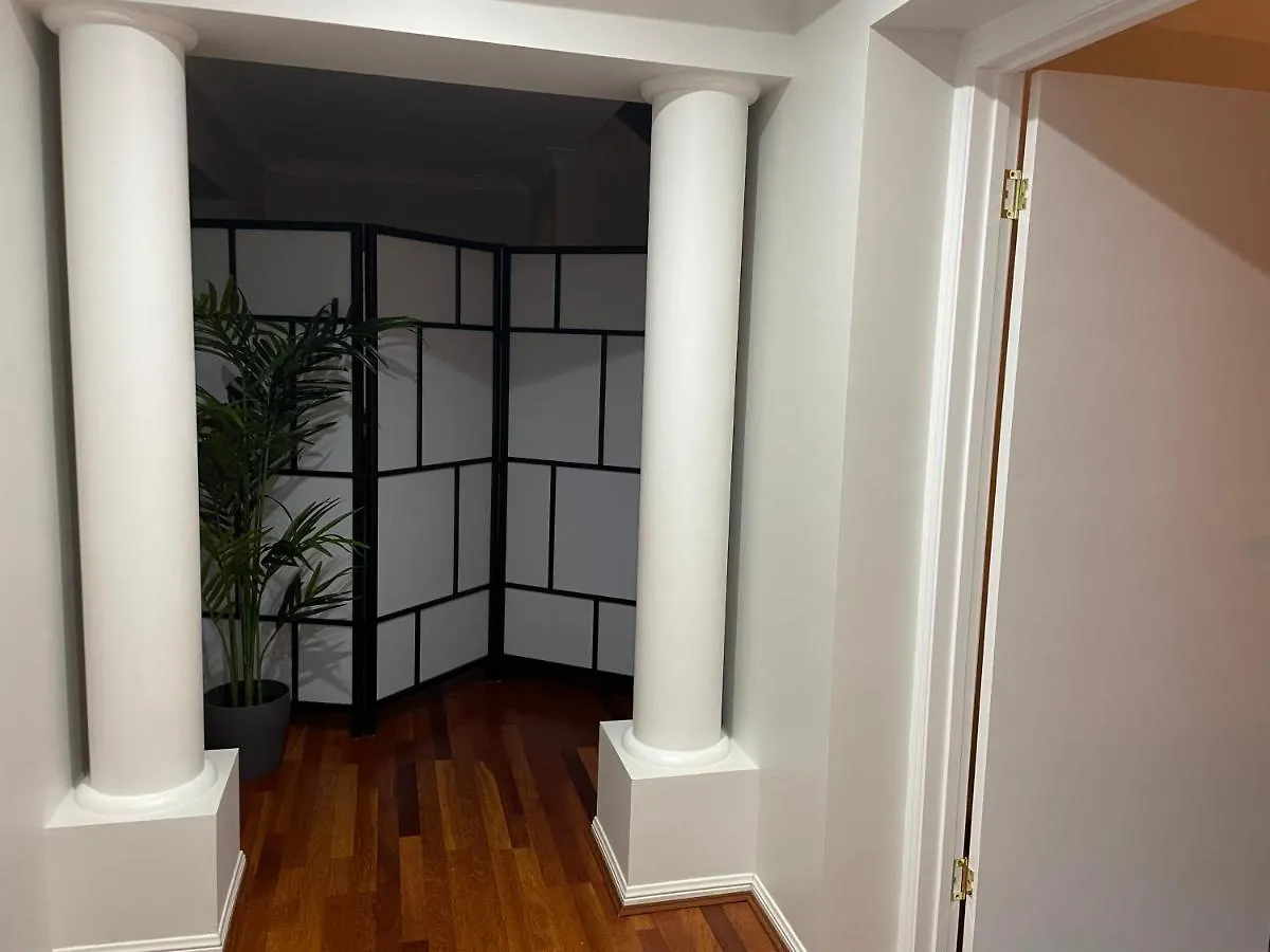Camelot - Homestay - Double Room, Private Bathroom And Private Kitchenette On Ground Floor Of Our Home Jimboomba